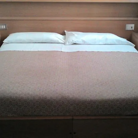 Отель Chiara-